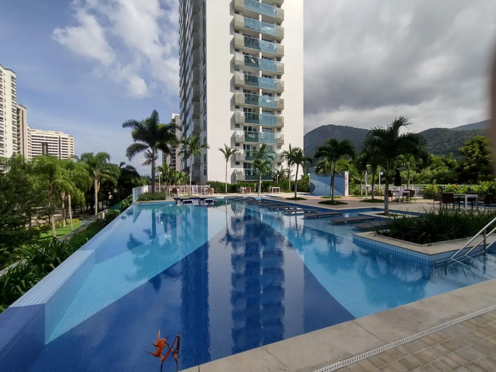 Apto Na Barra Da Tijuca Proximo A