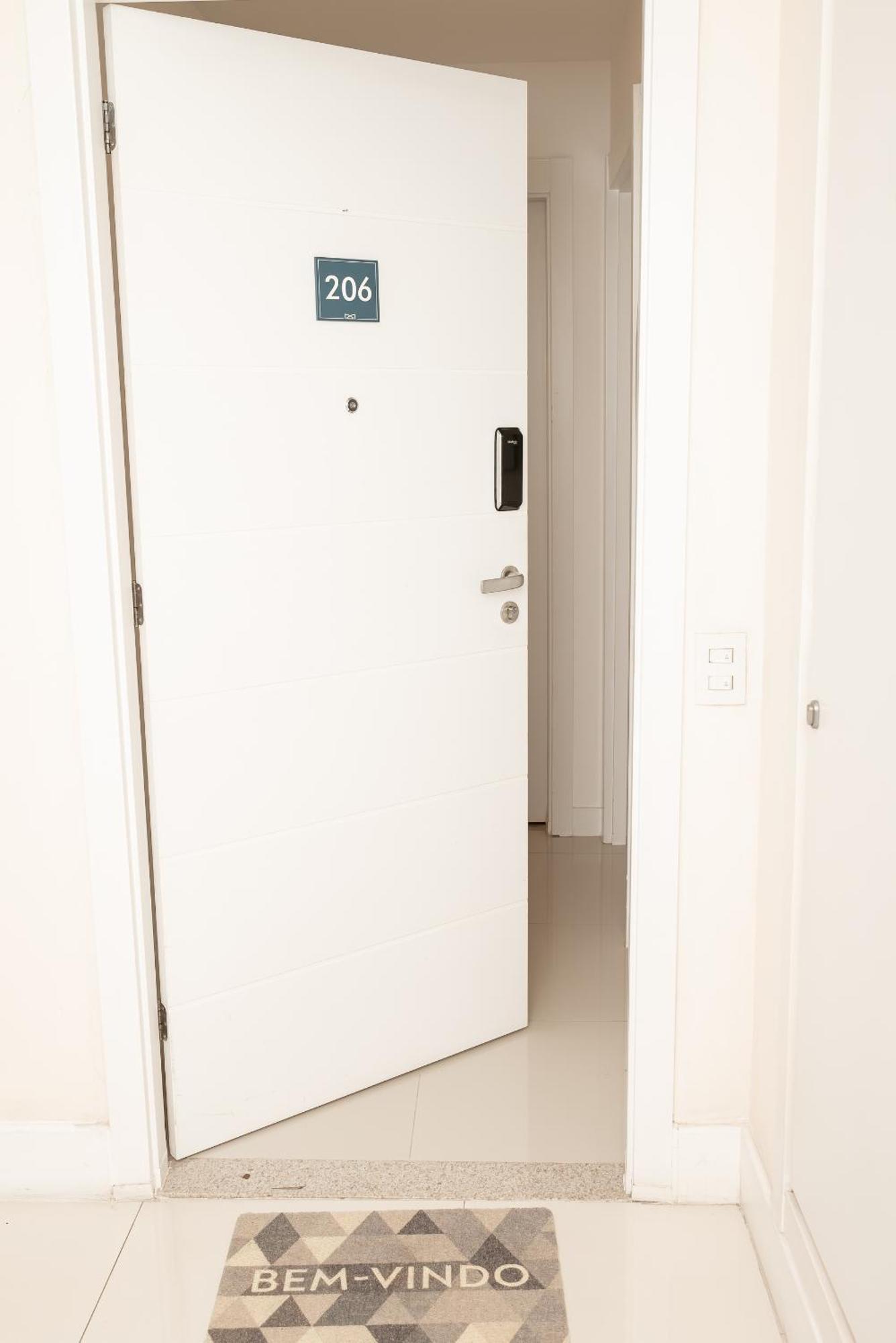 Apto Na Barra Da Tijuca Proximo A Apartamento